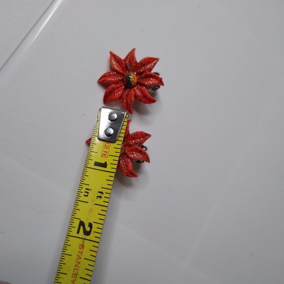 Vintage Red Poinsettia Flower Celluloid Clip On Earrings - Picture 16 of 16